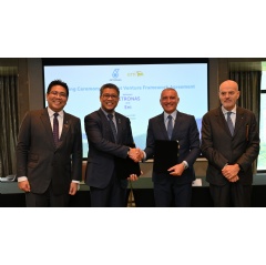 From right: Claudio Descalzi, Eni CEO; Guido Brusco,Eni Chief Operating Officer Global Natural Resources and General Manager; Mohd Jukris Abdul Wahab, PETRONAS Executive Vice President (see complete caption below)