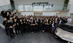 The team surrounding Automobili Lamborghini President and CEO Stephan Winkelmann (fifth from left) has good reason to celebrate.