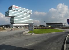 The first researchers & engineers are moving into the new Bosch Center for Research and Advance Engineering in Renningen.
Almost 2 and a half years after the groundbreaking ceremony, some 800 associates are set to start working at the new center.
