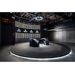 Dynamic object tracking and projection systems fuel the interactive process of the Nike Makers’ Experience.