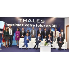 Monsieur Moulay Hafid Elalamy, Ministre de l’Industrie, de l’Investissement, du Commerce, et de l’Economie Numérique, Pierre Prigent, Dir de Thales au Maroc, Philippe Chamoret, VP Industrie du groupe Thales, Jean-Claude Derbes, Directeur du Cent