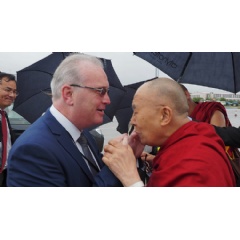 Richard Moore greeting His Holiness the Dalai Lama on his arrival in Derry, Northern Ireland, UK. Photo by Jeremy Russell/OHHDL