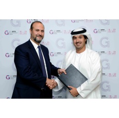 From left: Omar Boulos, regional managing director of Accenture in the Middle East and Turkey,
and Helal Saeed Almarri, Director General of the Department of Tourism
and Commerce Marketing and Dubai World Trade Centre Authority