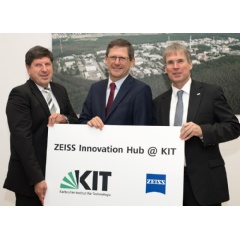 From left: Prof. Dr. Thomas Hirth, Vice President of KIT for Innovation and International Affairs at KIT, Prof Dr. Michael Kaschke, President and CEO of Carl ZEISS AG, Prof. Dr.-Ing. Holger Hanselka, President of KIT