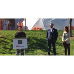 Dr. Craig Spencer gives remarks at press conference at South Lake Union Discovery Center in Seattle, with MSF-USA Executive Director Jason Cone and Seattle Councilmember Lorena González (Credit: MSF-USA).