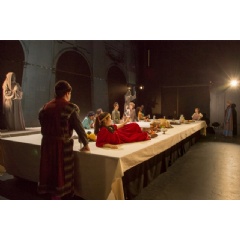 The medieval banquet scene from Hugo von Hofmannsthal’s 1911 play “Jedermann” was performed as a prelude — to show the historical roots of the themes in “Everybody.” Photo: Jonathan Sachs, MIT SHASS Communications
