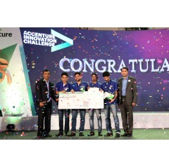 Grand Prize winners of the Accenture Innovation Challenge 2017:
Team from IIT, Kharagpur with Accenture Technology Services leaders Mohan Sekhar and Raghavan Iyer (L – R).