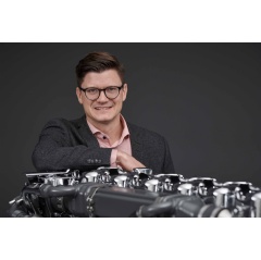 Henrik Eng and a 13-litre gas engine.
Photo: Dan Boman 2017Dan Boman 2017