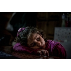 © UNICEF/UN057954/Gilbertson VII Photo
- Mariem, 8, a refugee from the Syrian Arab Republic, in her family’s shelter in Pikpa Village, an open refugee camp run by volunteers outside of Mytilini, Lesvos, Greece, Tuesday 14 March 2017.