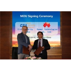 Cloud Security Alliance (CSA) CEO Jim Reavis (left) and Huawei Service Ecosystem Management VP Trevor Cheung (right) signed the MOU