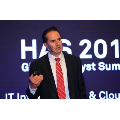 Michael Issa, Huaweis Storage Product Management Dept. Senior Director, presented a speech