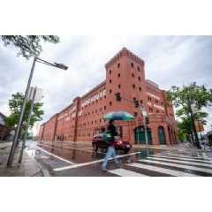 MIT has identified the Metropolitan Storage Warehouse as a potential new location for the School of Architecture and Planning (SA+P). 
Photo: Bryce Vickmark
