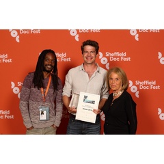 Sascha Schöberl (center) won The Whickers Film & TV
Funding Award worth £80,000 for Mirror Mirror on the Wall,
a project of the Crossing Borders programme