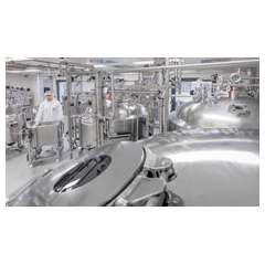 A cleanroom for producing biologics at WACKERs Jena site. Bacteria in the fermenters help produce active proteins for medications used, for example, to treat cancer and multiple sclerosis.