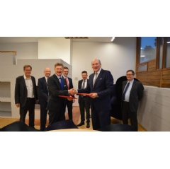 Image: Nestes President & CEO Matti Lievonen and Aalto Universitys President Ilkka Niemel signed the letter of intent on strategic cooperation in Espoo, Finland.
