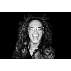 In this episode, Shingy covers everything from D2C innovation to why the next generation view social media in a totally new way.