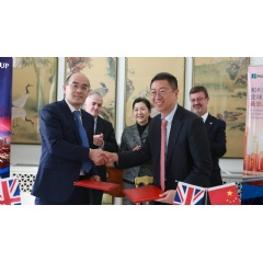 The memorandum was signed by Arup Director and China Group Leader Man Kang (right) and HollySys Chairman and CEO Baiqing Shao.