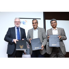 Professor Tim Whitley, BTs MD of Research, joins Professor Anurag Kumar, Director, IISc & Professor B. Gurumoorthy, Chief Executive, Society for Innovation and Development (SID), at the opening of the BT India Research Centre.