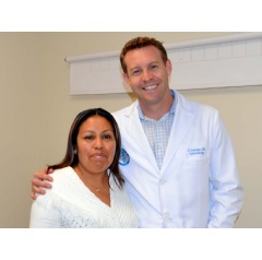 Silvia Medina poses with Kaiser Permanente ophthalmologist Daniel Greninger, MD, who performed her surgery.