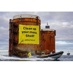 Protests on Shell Brent Oil Platforms in the North Sea
Credit:
© Marten van Dijl / Greenpeace