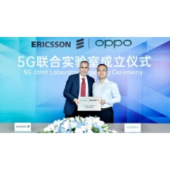 Luca Orsini, Head of Networks. Market Area North East Asia, Ericsson and Andy WU, VP and President of OPPO Software Engineering.