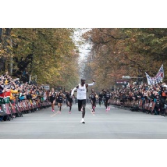 Eliud Kipchoge in action in Vienna (AFP / Getty Images)  Copyright