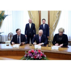 Sergey Kogogin, Chairman of Management Board of KAMAZ, Andrey Dmitriev, Dir Gral of Gazprom Gazomotornoye Toplivo, and Lyubov Brish, Dir Gral of Gazprom Gazenergoset Geliy, sign Cooperation Agreement in presence of Sergey Chemezov and Alexey Miller