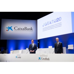 Jordi Gual and Gonzalo GortzarJordi Gual, chairman of CaixaBank, and Gonzalo Gortzar, CEO, at the Extraordinary General Shareholders Meeting