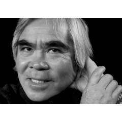 AP Pulitzer Prize-winning photographer Nick Ut poses for a photo in Los Angeles, April 19, 2011. (AP Photo/Richard Vogel)