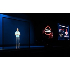 Mr. Zhang Ping’an, Senior Vice President of Huawei, CEO of Huawei Cloud BU, and President of Huawei Consumer Cloud Service, delivering his keynote speech