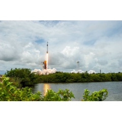 The SpaceX Falcon 9 rocket carrying the Dragon cargo capsule soars upward after lifting off from Launch Complex 39A at Kennedy Space Center in Florida during the company’s 22nd Commercial Resupply Services mission for NASA
Credits: NASA