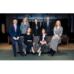 Seated (from left to right): Juan Alcaraz, Vanina Faber, Carmina Ganyet and Koro Castellano. Standing (from left to right): Anna Quirós, Teresa Sanjurjo and David López.
