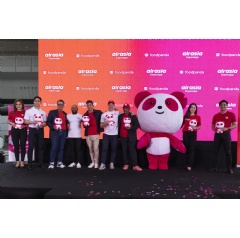 Photo Caption: Tony Fernandes, CEO Capital A, Jakob Angele, CEO foodpanda along with other management members from both airasia Superapp and foodpanda at the partnership announcement