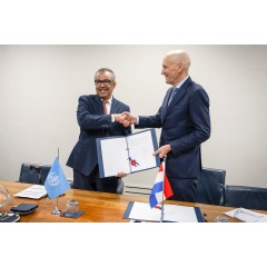 The Netherlands reaffirmed its position as a key supporter and strategic partner of WHO and a leading donor of flexible and predictable resources to WHO. WHO Director-General Dr Tedros and Dutch Minister of Health, Welfare and Sport Ernst Kuipers ©WH
