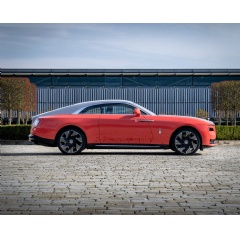 Spectre ‘Escapism’ Side Profile
WLTP: Power consumption: 2.6-2.8 mi/kWh / 23.6-22.2 kWh/100km. Electric range 329 mi / 530 km. NEDC: CO2 emissions 0 g/km.