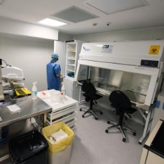 A researcher at the Hospital Clnic Barcelona lab.  Francisco Avia. 