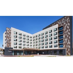 Where Texas soul meets European charm, Hotel Indigo Irving – Las Colinas invites guests to experience a convergence of cultural offerings