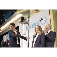 Nicola Colucci, Vice-President of Haiki+, Camilla Colucci, Board Member of Haiki+ and Pietro Colucci,rang the bell during the market opening ceremony this morning to celebrate the company’s listing.