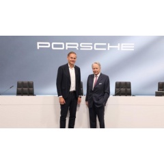Porsche AG Annual General Meeting 2025: CEO Dr Oliver Blume and Chairman of the Supervisory Board Dr Wolfgang Porsche (l-r)