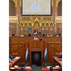 ATI CEO Anne Basham addresses the PI-SF from the podium of the Hungarian Parliament