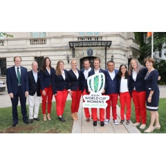 Dale Crammond, Irish Embassy (left); Norman Houston, NI Bureau (second left); Alison Metcalfe, Tourism Ireland (right); with members of the American women’s rugby team and USA Rugby officials.