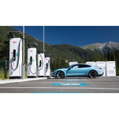 Taycan 4S, Ionity fast-charging network, 2021, Porsche AG

Taycan 4S: Electric power consumption* combined (WLTP) 26.0  21.0 kWh/100 km, CO₂ emissions combined (WLTP) 0 g/km, (See complete caption below)