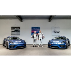 Ingemar Stenmark, Aksel Lund Svindal, l-r, 718 Cayman GT4 Clubsport, 2022, Porsche AG