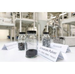 Battery recycling pilot plant
The raw materials obtained can be reused in a closed loop recycling process.
Copyright: Volkswagen AG