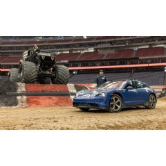 Linsey Read, Leh Keen, Monster Jam Truck, Taycan Turbo S Cross Turismo, NRG Stadium, Texas, USA, 2022, Porsche AG (see complete caption below)