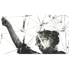 Gego installing Reticulárea, Museo de Bellas Artes de Caracas, 1969. Photo: Juan Santana ©Fundación Gego