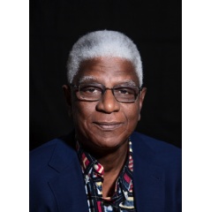 El Anatsui (portrait photograph). Photo  Aliona Adrianova, 2019. Courtesy October Gallery, London