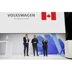 From left: Oliver Blume, CEO Volkswagen Group; Thomas Schmall, Group Board Member Technology; Hon. François-Philippe Champagne, Canada’s Minister of Innovation, Science and Industry