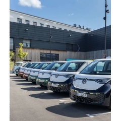 ID. Buzz Pro - Power consumption in kWh/100 km: combined 22.0-20.7; CO, emissions combined in g/km: 0; consumption and emission values in accordance with WLTP and not NEDC are available for the vehicle. (see complete caption below)