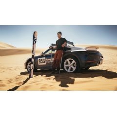 Aksel Lund Svindal on new Terrain
Dune instead of mountain: Porsche brand ambassador and skiing legend Aksel Lund Svindal changes terrain for 9:11 magazine from snow to sand. (see complete caption below)